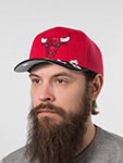 Бейсболка MITCHELL NESS арт. HP10368-CBURED1 Chicago Bulls NBA (красный / черный)